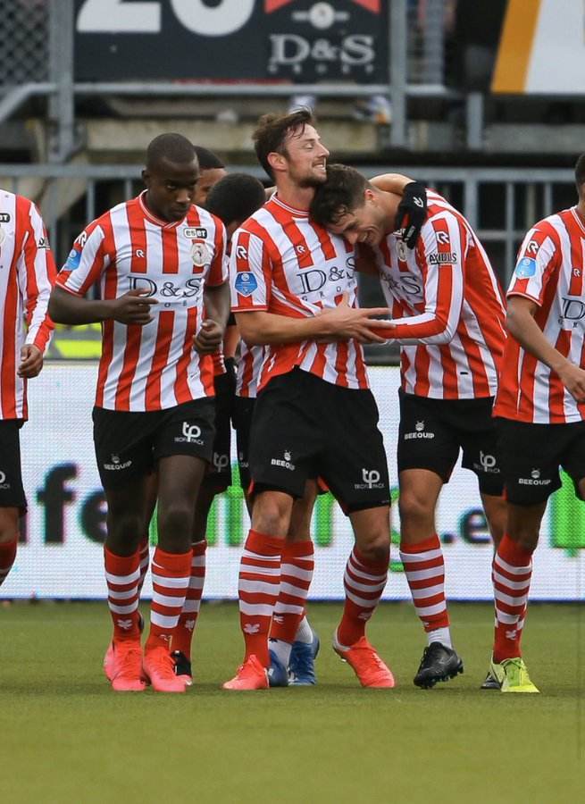 的冷静与坚 的冷静与坚