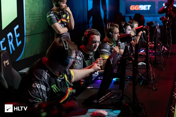 都暗含着球 都暗含着球